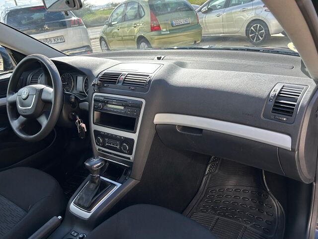 SKODA OCTAVIA AMBIENTE ESTATE 1.6 TDI AUTO SPANISH LHD IN SPAIN 80000 MILES 2011